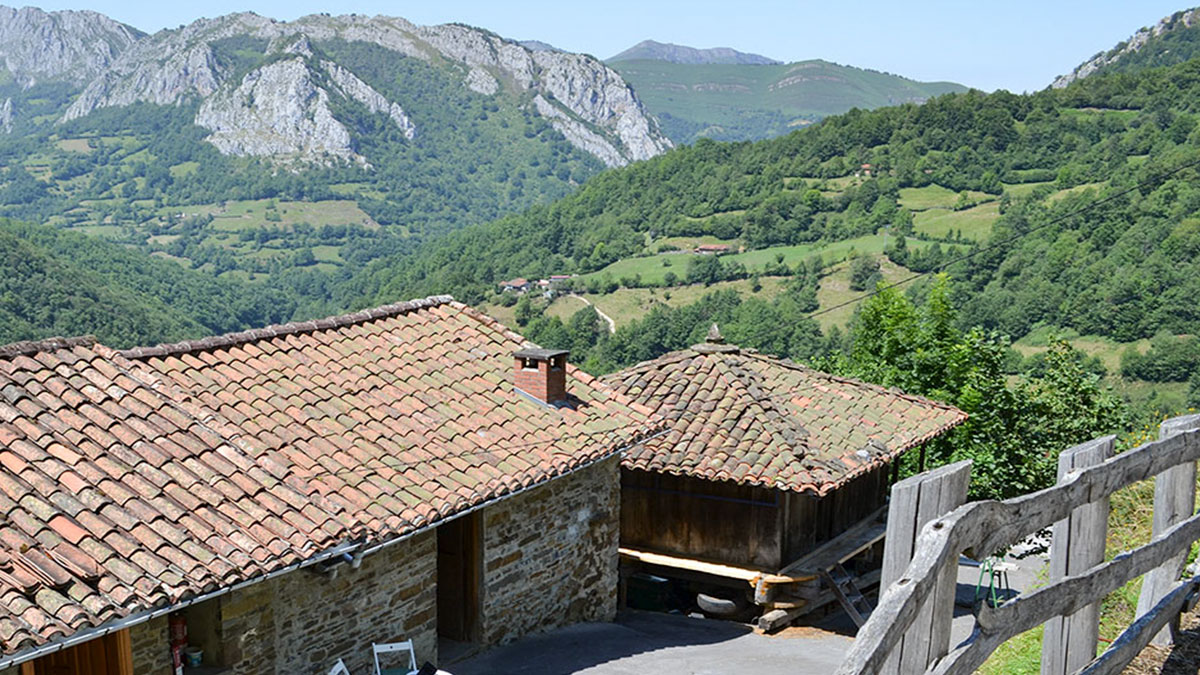 Venta de complejo rural en el Concejo de Caso, Asturias Inmobiliaria Erssy Pozueco