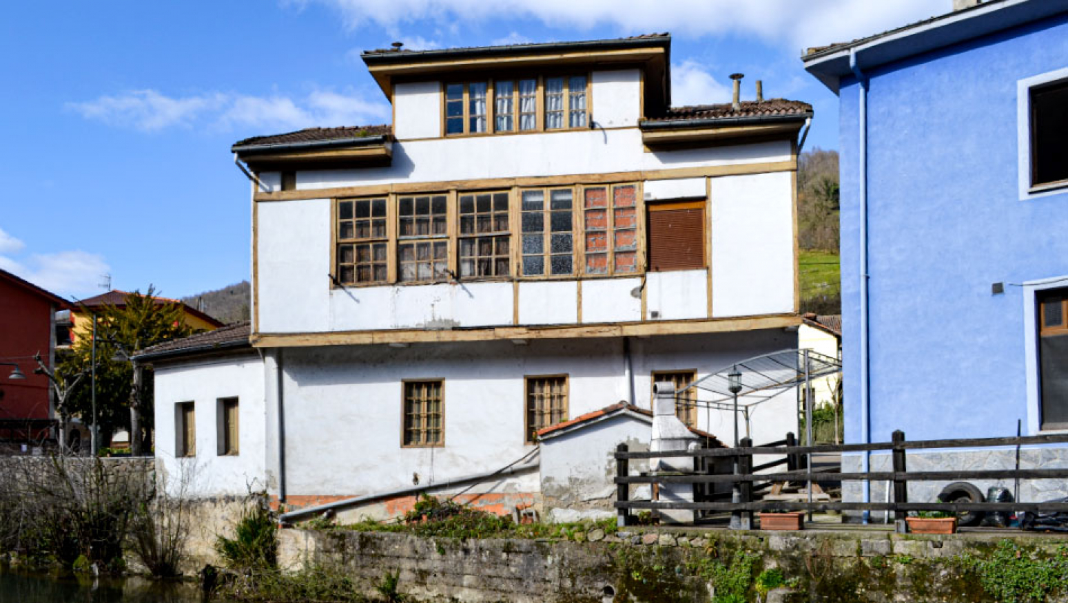 venta de casa con jardín en Laviana, Asturias